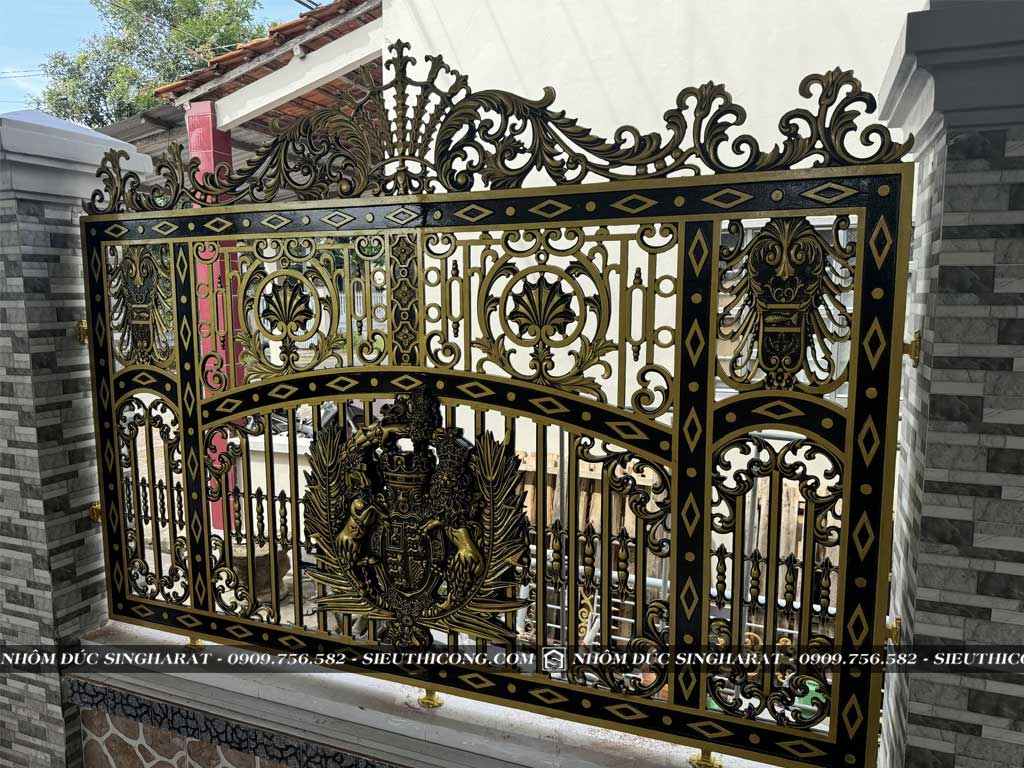 hàng rào nhôm đúc phù điêu buckingham nhà anh nhã bến tre