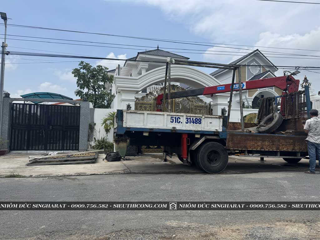 thi công cổng nhôm đúc nhà anh linh tiền giang