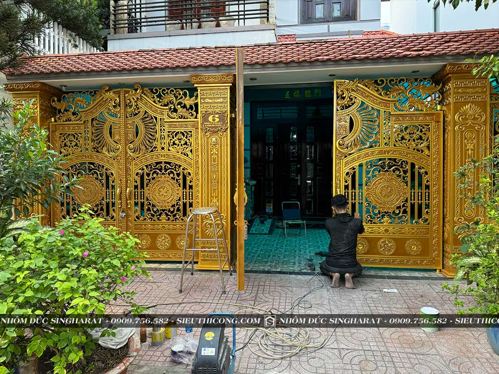 thi công cổng nhôm đúc nhà cô nguyệt bình tân hcm