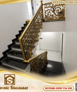 Mẫu cầu thang nhôm đúc nhà phố ct13 hệ rào vuông chiếu nghỉ đúc đặc nhũ vàng Singharat