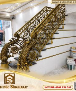 Mẫu cầu thang nhôm đúc trụ cuộn 3d ct14 trụ đề ba cuộn sóng hoa lá tây 3D đúc đặc nhũ vàng Singharat