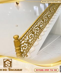 Mẫu cầu thang nhôm đúc đá cẩm thạch ct17 nhũ vàng kết hợp bậc thang đá cẩm thạch trắng Singharat
