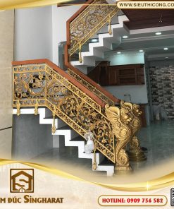 Mẫu cầu thang nhôm đúc sư tử có cánh ct30 cận cảnh trụ đề ba sư tử có cánh 3D nhũ vàng Singharat