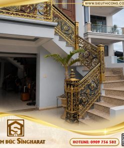 Mẫu cầu thang nhôm đúc ngoài trời ct05 sảnh biệt thự trụ vuông đúc đặc nhũ vàng Singharat